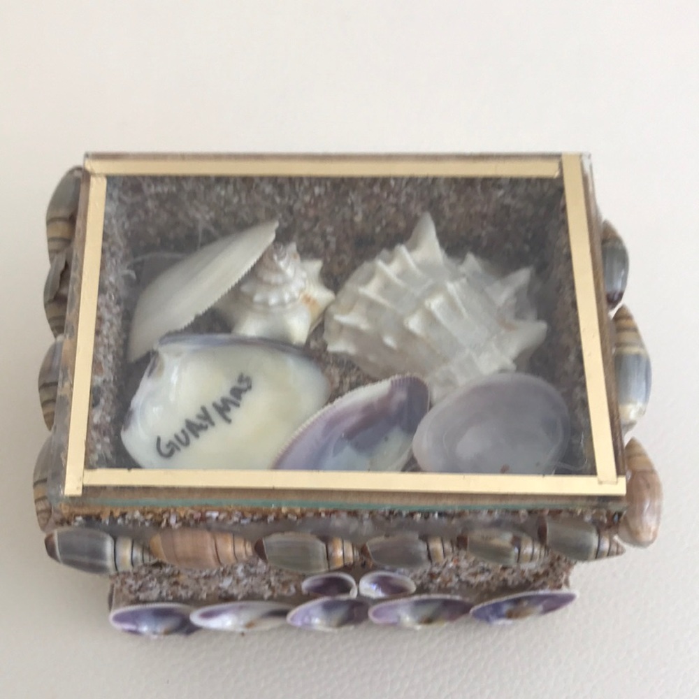 FREE Shell Beach Box - Picture 2 of 4